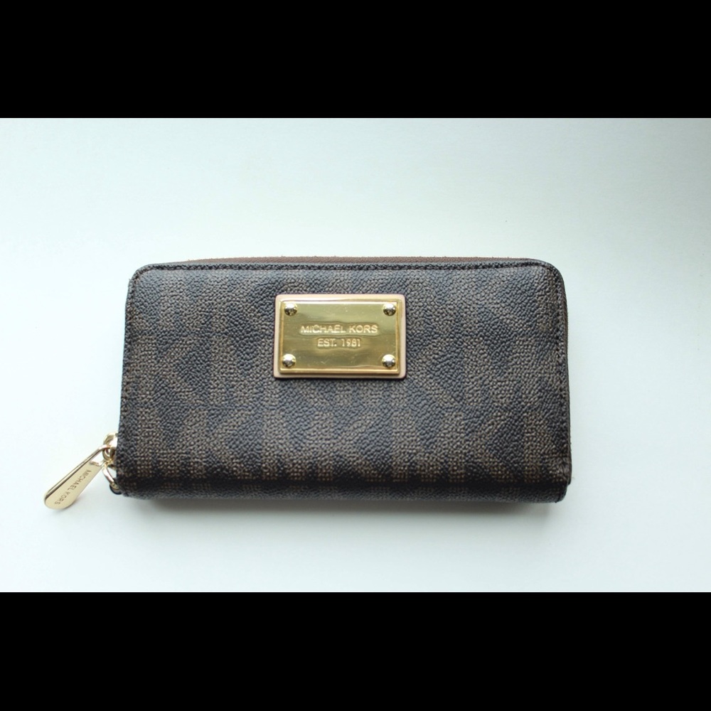 Michael Kors Logo Wallet